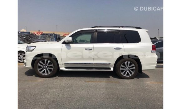 Buy Import Toyota Land Cruiser White Car in Import - Dubai in Aragatsotn Buy Import Toyota Land Cruiser White Car in Import - Dubai in Aragatsotn