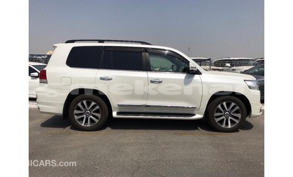 Buy Import Toyota Land Cruiser White Car in Import - Dubai in Aragatsotn Buy Import Toyota Land Cruiser White Car in Import - Dubai in Aragatsotn