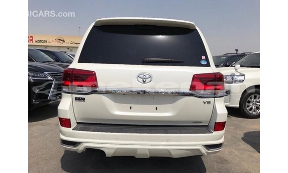 Buy Import Toyota Land Cruiser White Car in Import - Dubai in Aragatsotn Buy Import Toyota Land Cruiser White Car in Import - Dubai in Aragatsotn