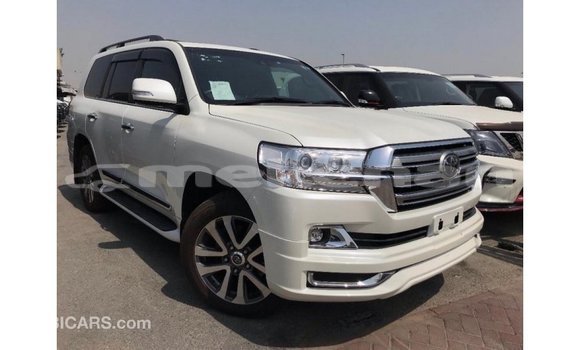 Buy Import Toyota Land Cruiser White Car in Import - Dubai in Aragatsotn Buy Import Toyota Land Cruiser White Car in Import - Dubai in Aragatsotn