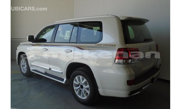 Buy Import Toyota Land Cruiser White Car in Import - Dubai in Aragatsotn Buy Import Toyota Land Cruiser White Car in Import - Dubai in Aragatsotn