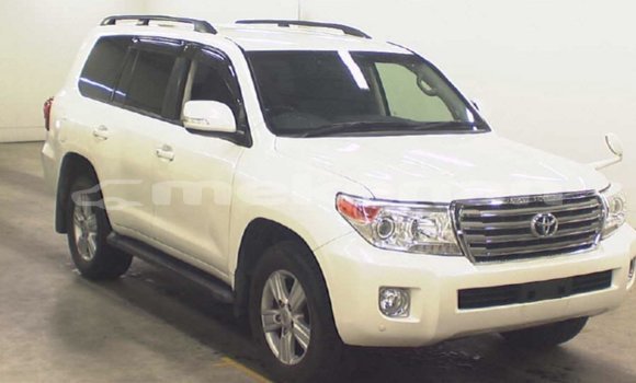 Buy Import Toyota Land Cruiser White Car in Import - Dubai in Aragatsotn Buy Import Toyota Land Cruiser White Car in Import - Dubai in Aragatsotn