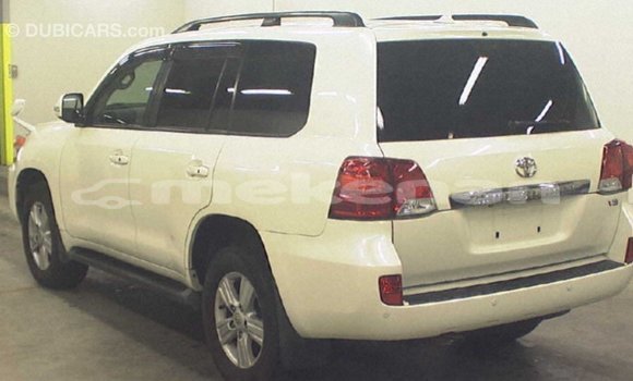 Buy Import Toyota Land Cruiser White Car in Import - Dubai in Aragatsotn Buy Import Toyota Land Cruiser White Car in Import - Dubai in Aragatsotn